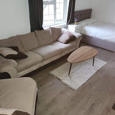 Flat With Work Station, Monitor, Smart Tv & Netflix Appartement Londen Buitenkant foto