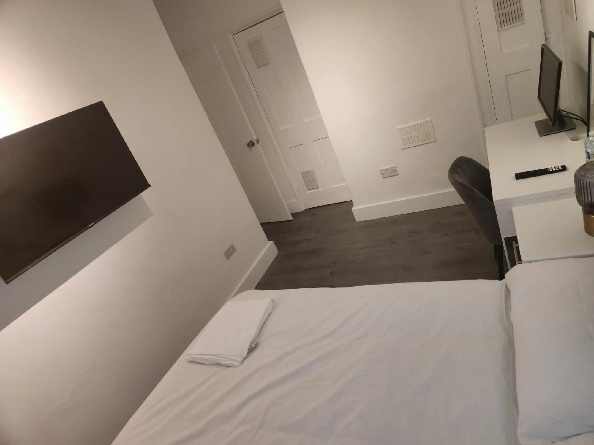 Flat With Work Station, Monitor, Smart Tv & Netflix Appartement Londen Buitenkant foto
