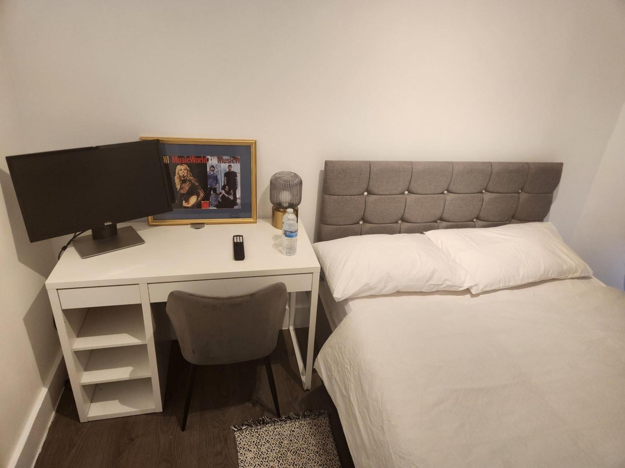 Flat With Work Station, Monitor, Smart Tv & Netflix Appartement Londen Buitenkant foto