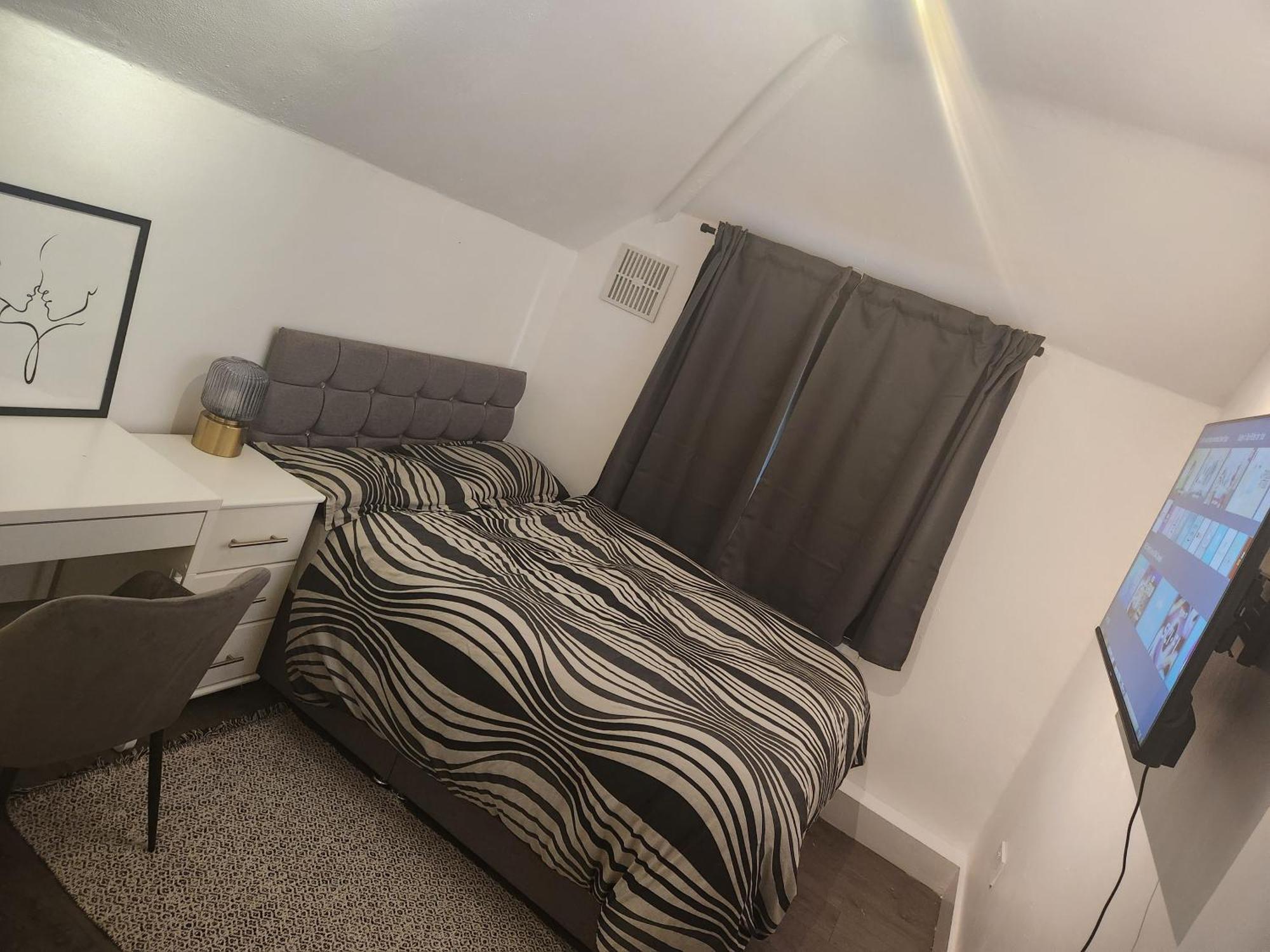 Flat With Work Station, Monitor, Smart Tv & Netflix Appartement Londen Buitenkant foto