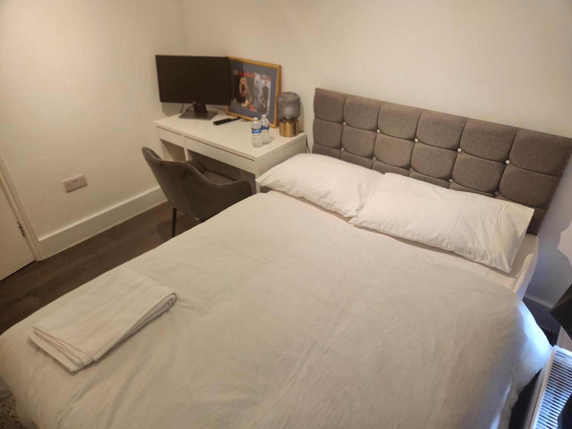 Flat With Work Station, Monitor, Smart Tv & Netflix Appartement Londen Buitenkant foto
