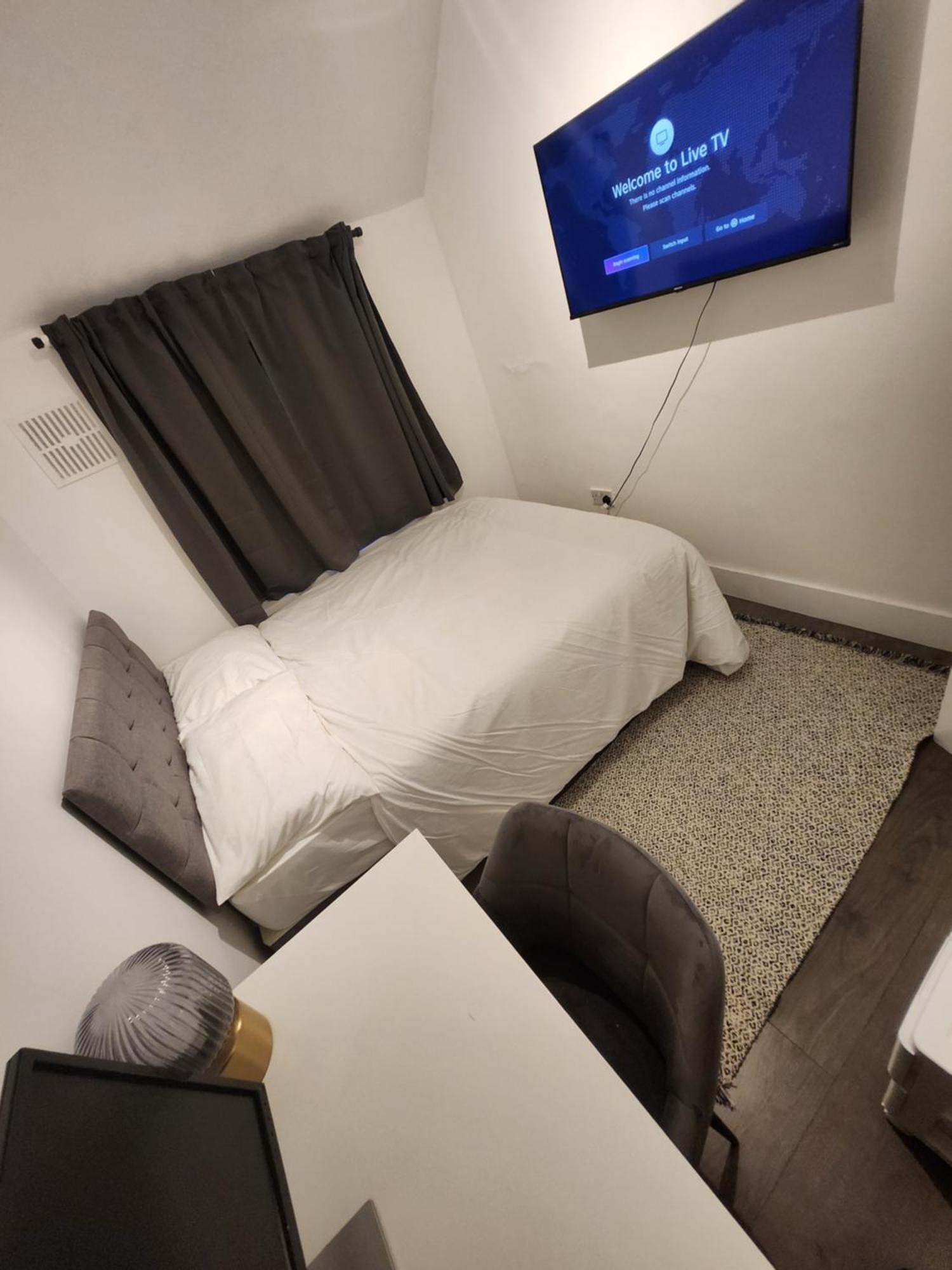 Flat With Work Station, Monitor, Smart Tv & Netflix Appartement Londen Buitenkant foto