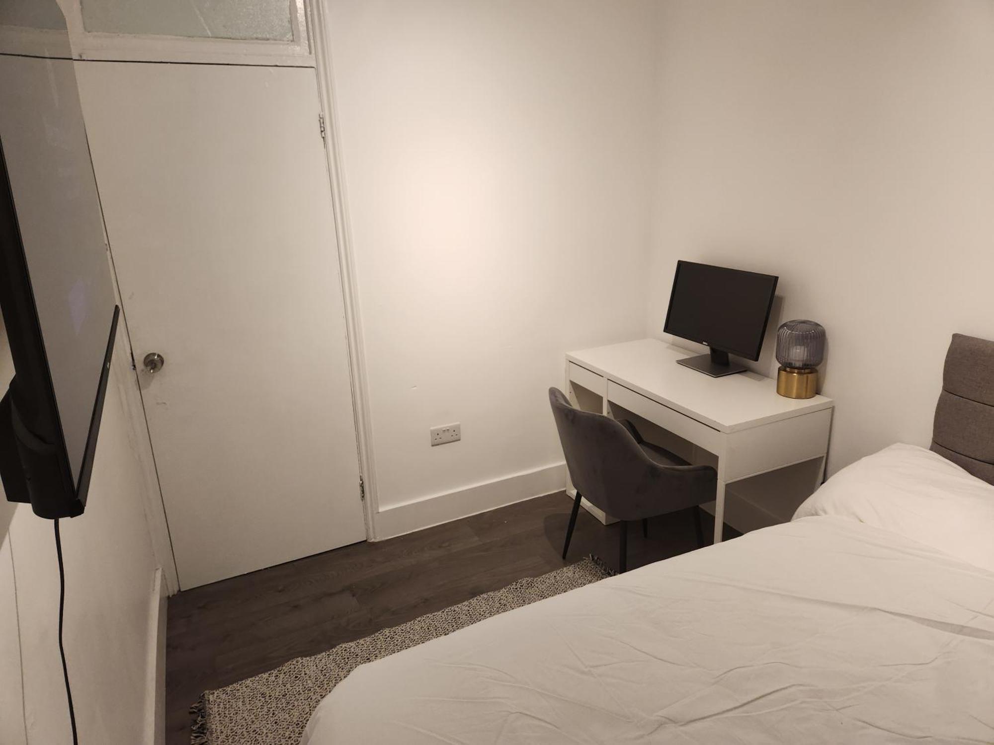 Flat With Work Station, Monitor, Smart Tv & Netflix Appartement Londen Buitenkant foto