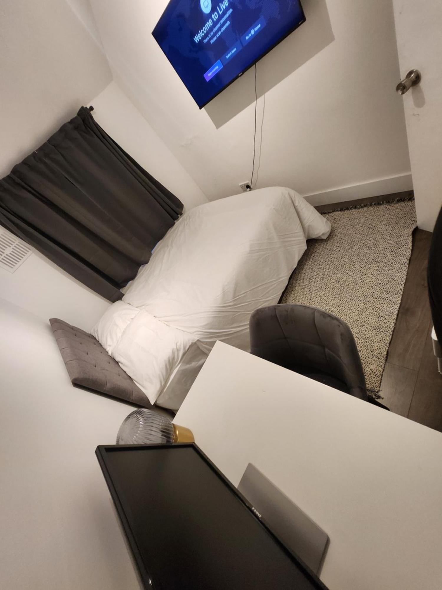 Flat With Work Station, Monitor, Smart Tv & Netflix Appartement Londen Buitenkant foto