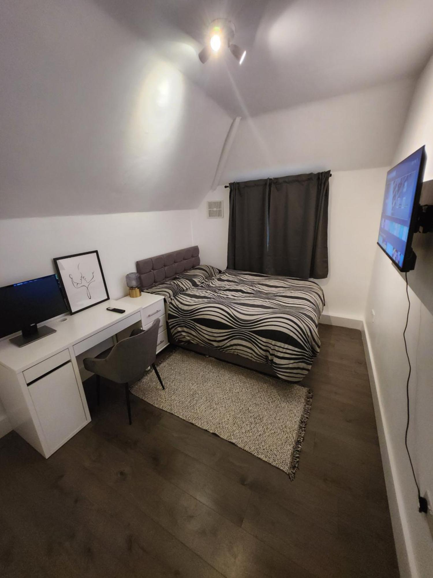 Flat With Work Station, Monitor, Smart Tv & Netflix Appartement Londen Buitenkant foto