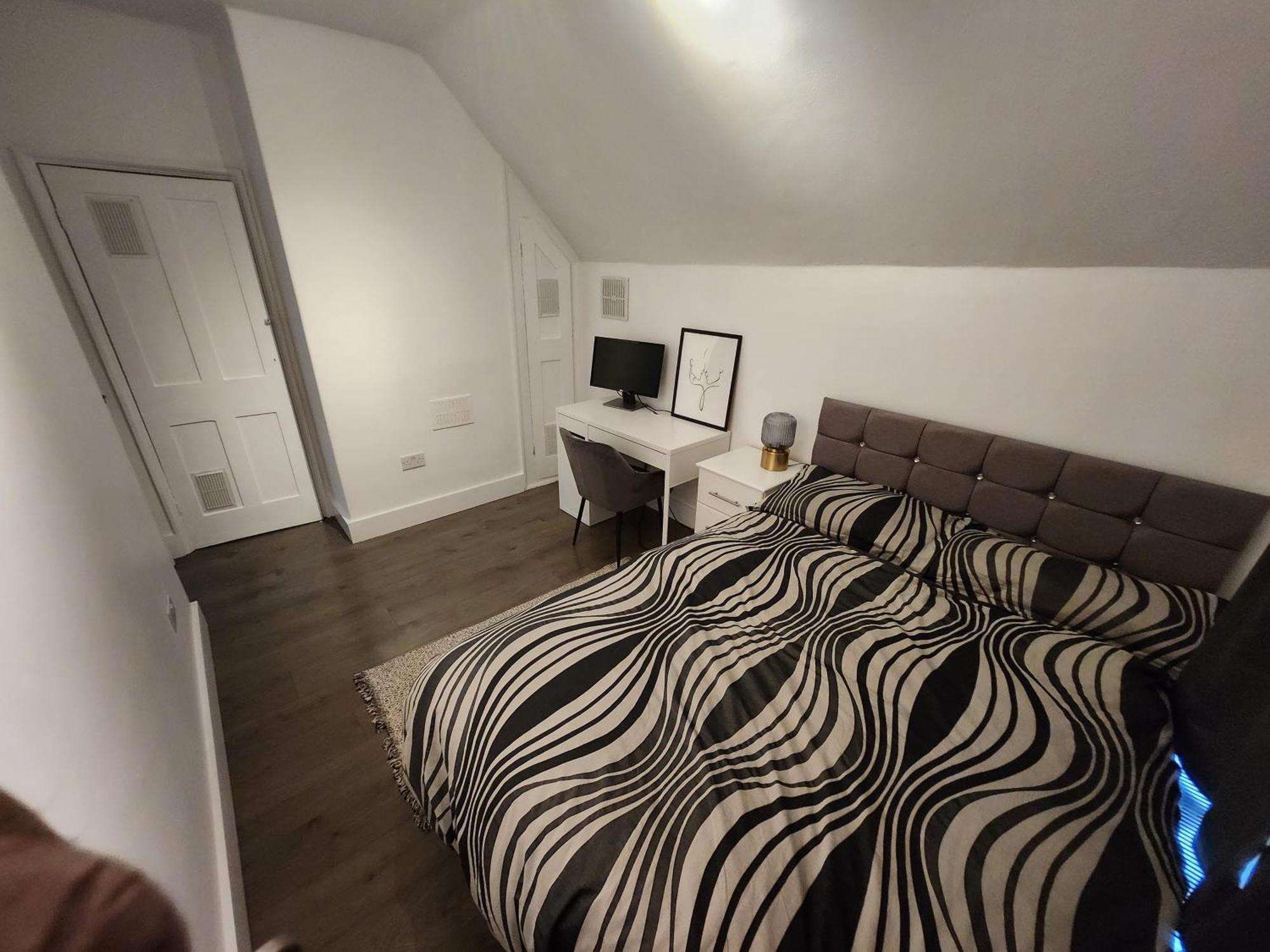 Flat With Work Station, Monitor, Smart Tv & Netflix Appartement Londen Buitenkant foto