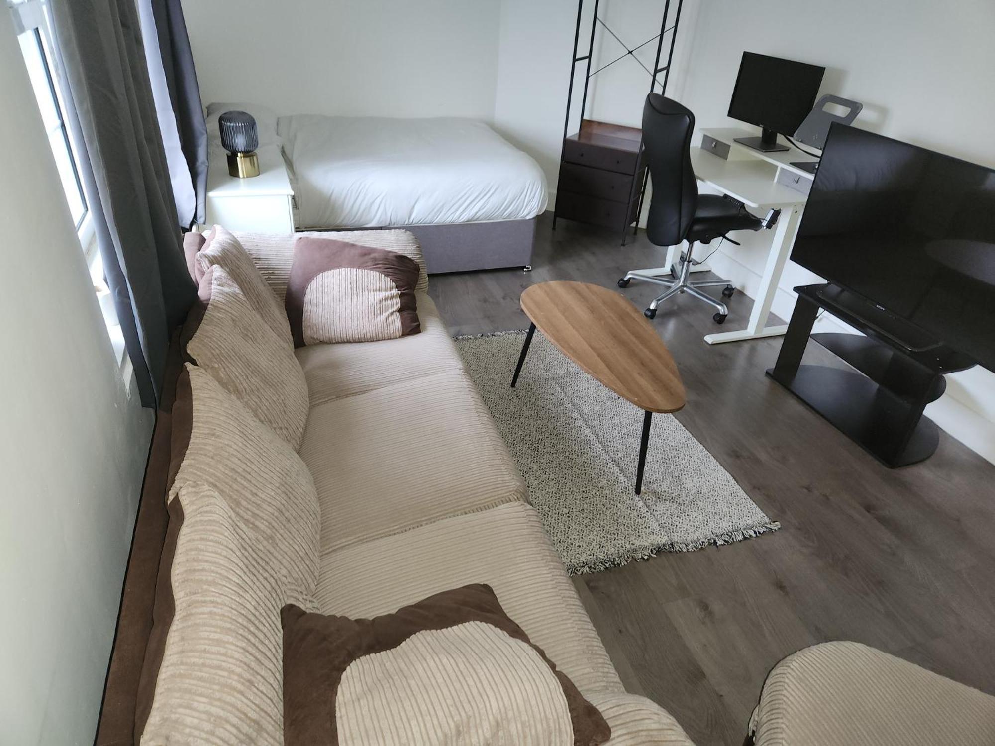 Flat With Work Station, Monitor, Smart Tv & Netflix Appartement Londen Buitenkant foto