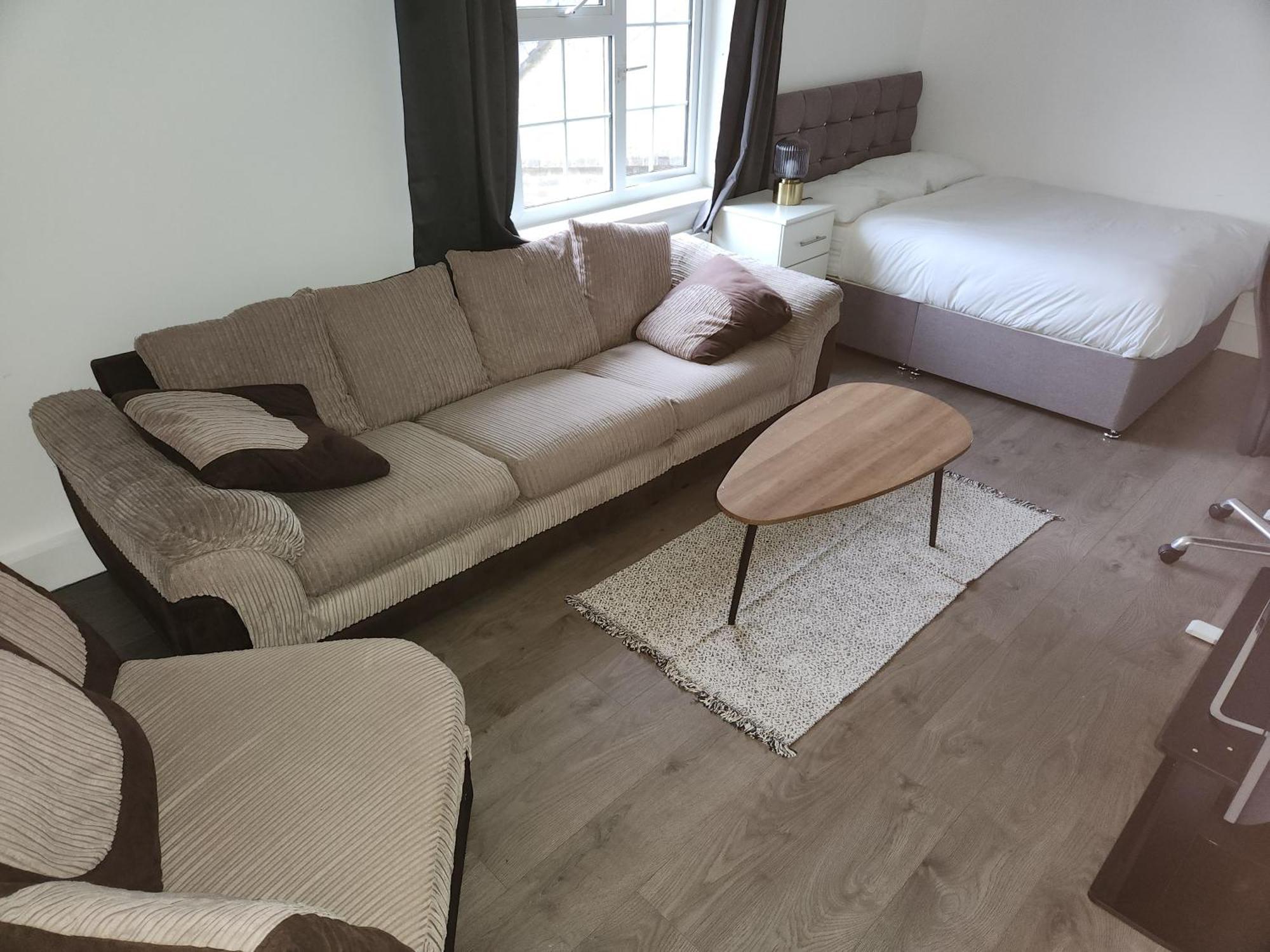 Flat With Work Station, Monitor, Smart Tv & Netflix Appartement Londen Buitenkant foto