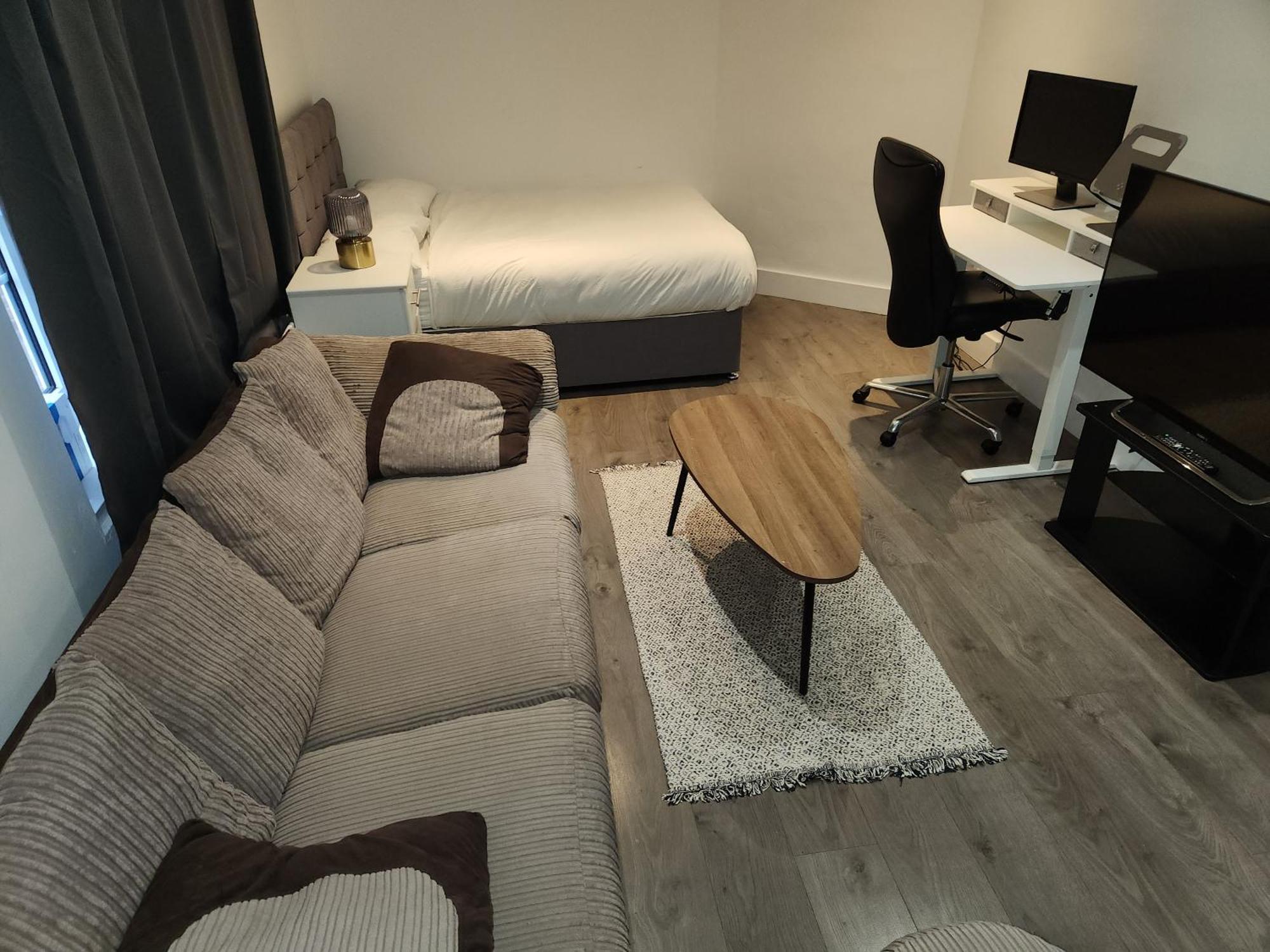 Flat With Work Station, Monitor, Smart Tv & Netflix Appartement Londen Buitenkant foto